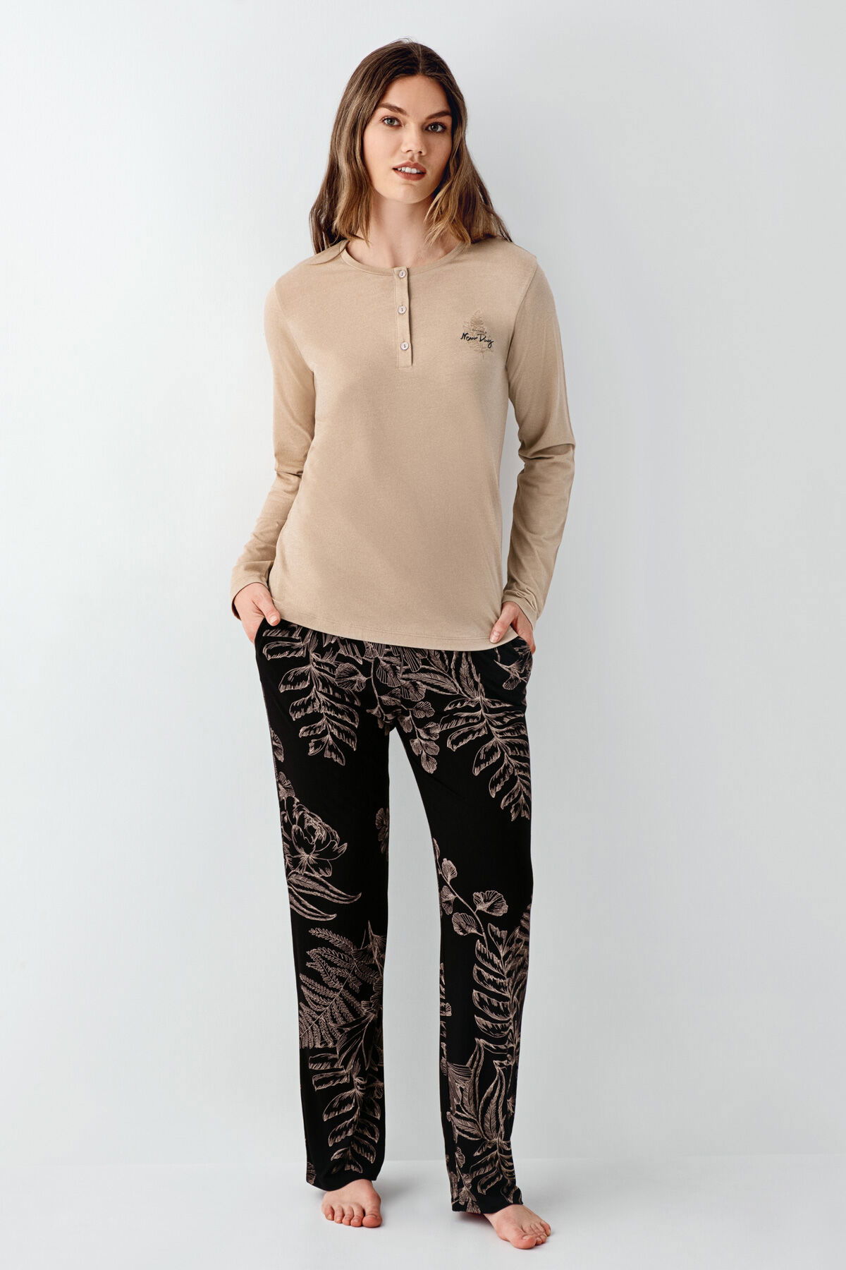 Arnetta - Arnetta Kadın Bej Pijama Takımı (1) Arnetta - Arnetta Kadın Bej Pijama Takımı (1)