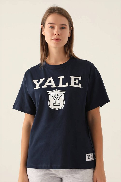 Yale Emblem Lacivert Kadın T-Shirt